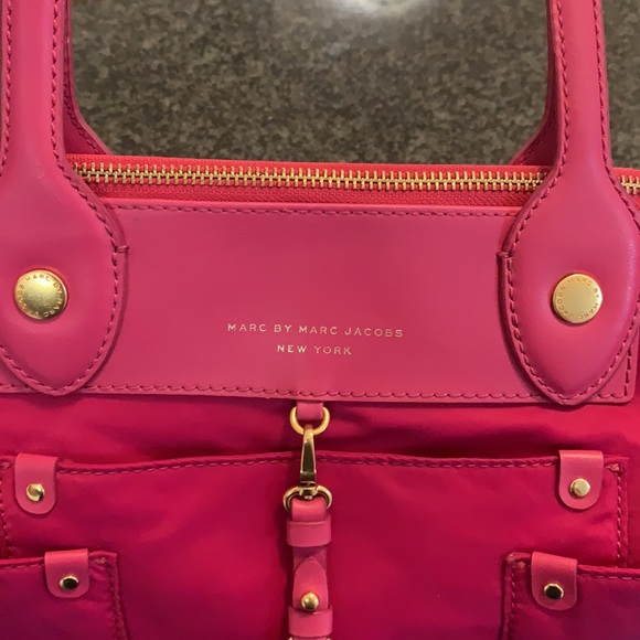 Gorgeous Marc Jacobs raspberry tote - Picture 2 of 9